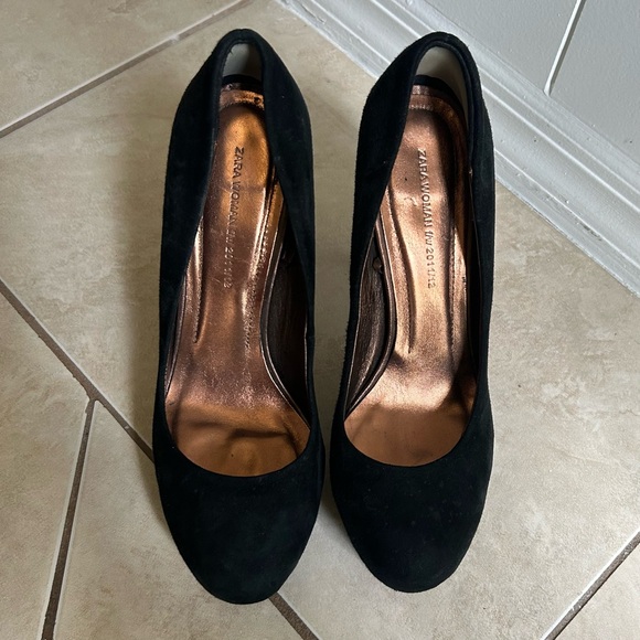 ZARA WOMAN Black Suede Platform Pumps with Brown Print Heels - Picture 2 of 7
